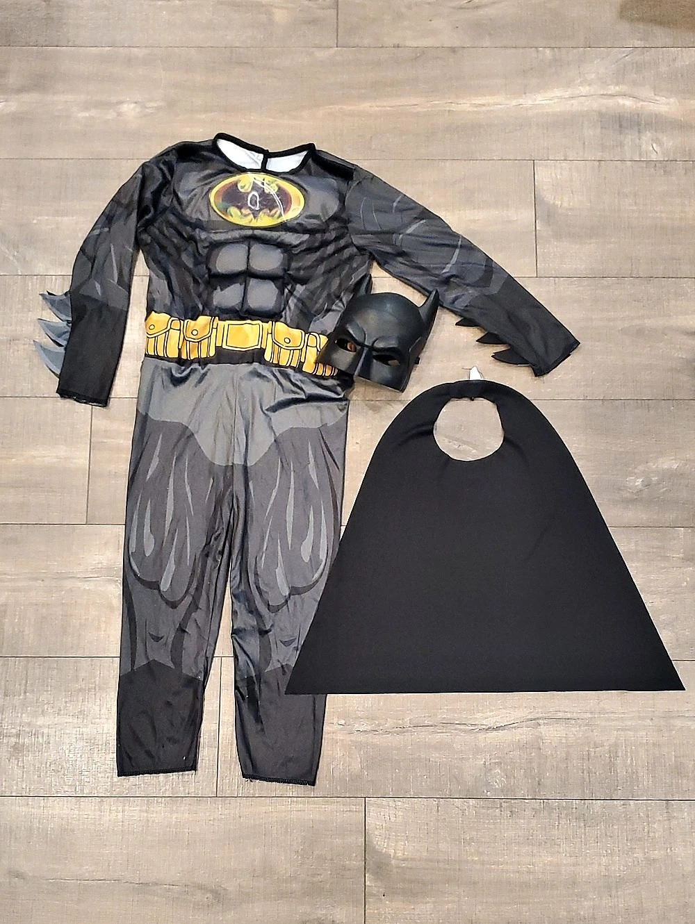 DC Comics Batman Muscle Chest Costume with Mask and Cape (4-6)